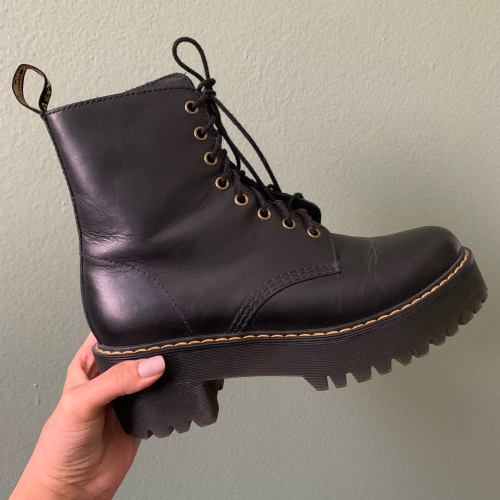 Dr. Martens Shriver Hi Boots (sz 8)